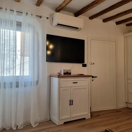 Crystal Luxe Apartment *